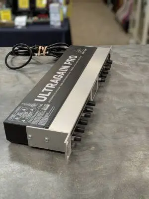 Behringer - MIC2200 V2 2